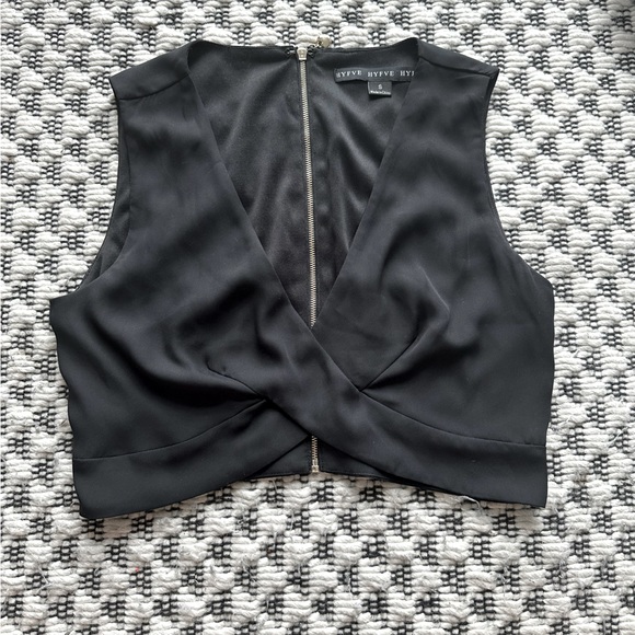 Black crop top - Picture 1 of 3